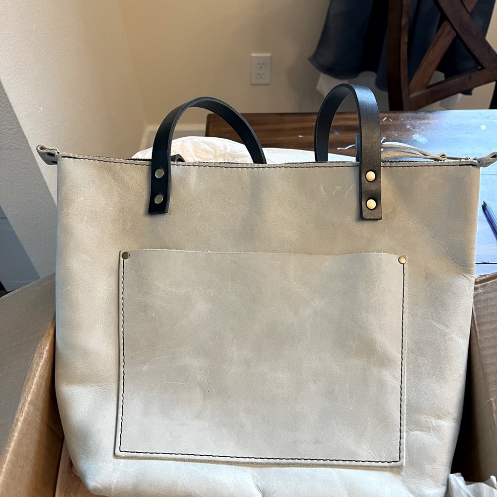 Portland Leather medium zipper tote ••BELUGA••